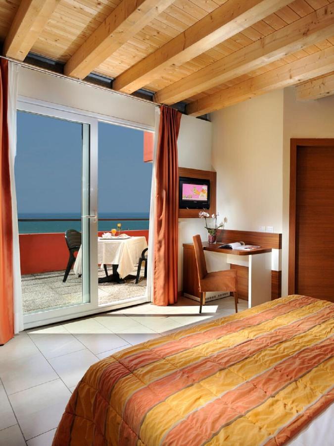 Hotel Bembo Bibione Eksteriør billede